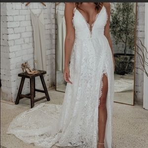 Grace loves lace Darling white wedding gown